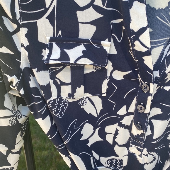 Old Navy dress with navy and white floral print size medium. - Picture 6 of 8